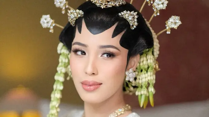 Pesona Akad Nikah Putri Dede Yusuf, Alifiya Arkana Tampil Anggun dengan Paes Jawa dan Riasan Klasik Timeless