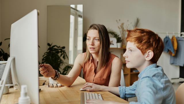 Ilustrasi anak berhasil lulus SD