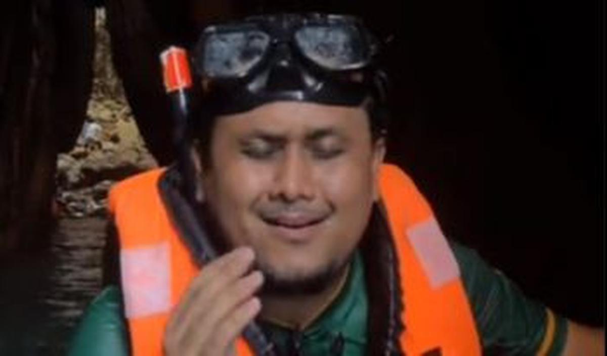 Lantunkan Adzan di Goa Penuh Air