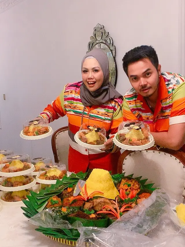 7 Momen Kejutan Ultah Suami Elly Sugigi, Gelar Pesta Piyama