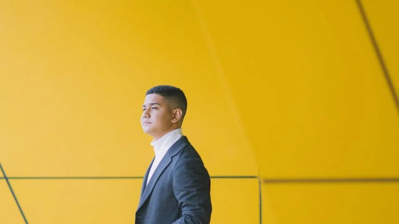 Ubah Gaya Rambut Model French Crop, Ini 6 Potret Terbaru Syakir Daulay Bikin Pangling