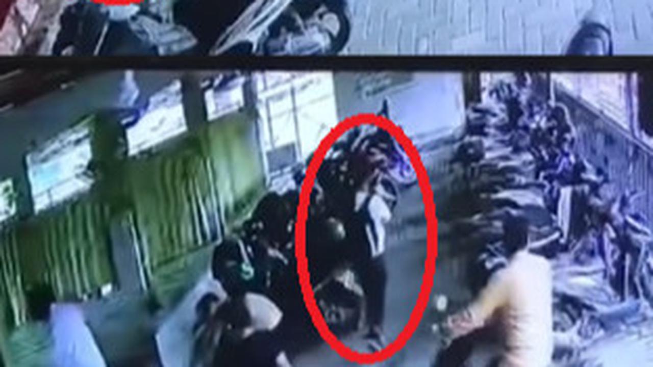 Viral Rekaman CCTV Pemuda Mencuri Sandal di Masjid, Begini Kronologinya