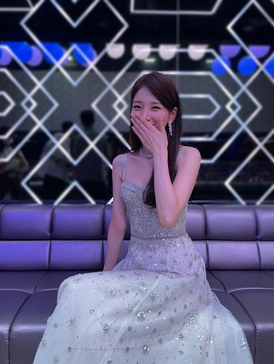 <p>"Juga Eunchae unnie, Junhan oppa, Yeyoung unnie dan para senior dan kolega lainnya, kalian semua telah bekerja sangat keras dan terima kasih banyak telah membimbingku dengan baik," sambungnya. (Foto: Instagram/ management_soop)</p>