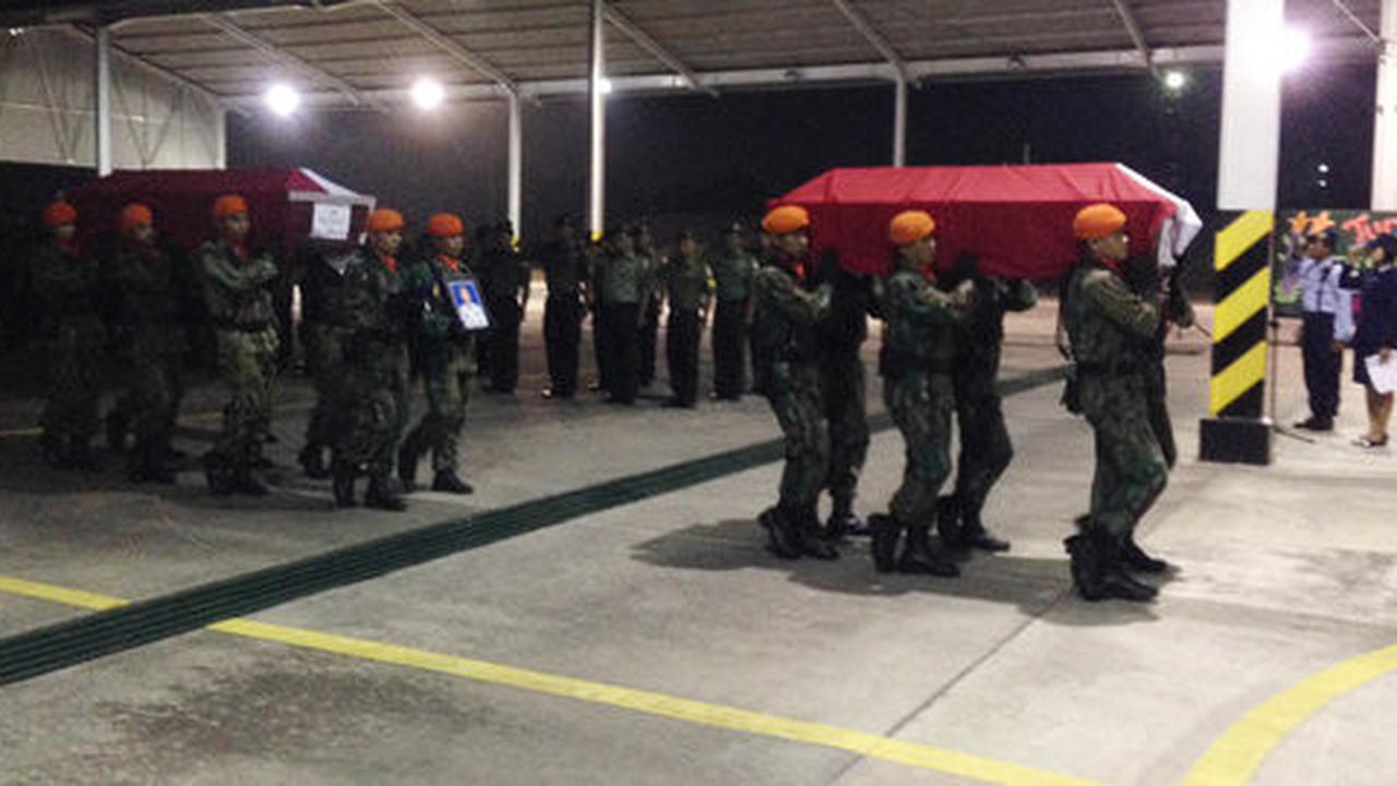 Usai salat magrib, 3 jenazah prajurit Paskhas tiba di Pekanbaru
