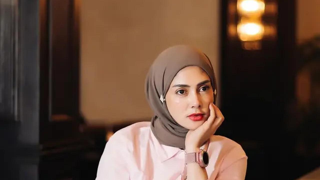 7 Potret Artis Berhijab Keturunan Pakistan, Punya Aura Perempuan Arab