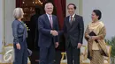 Presiden Jokowi berjabat tangan dengan PM Australia Malcolm Turnbull usai berbincang di Istana Merdeka, Jakarta, Kamis (12/11). Ini adalah kunjungan perdana Turnbull usai terpilih menjadi PM Australia pada 14 September 2015. (Liputan6.com/Faizal Fanani)