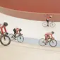 Sejumlah atlet balap sepeda saat menggelar latihan di Jakarta Internasional Velodrome, Jakarta, Selasa (31/7/2018). Menpora berharap para atlet dapat berprestasi di Asian Games 2018. (Bola.com/M Iqbal Ichsan)