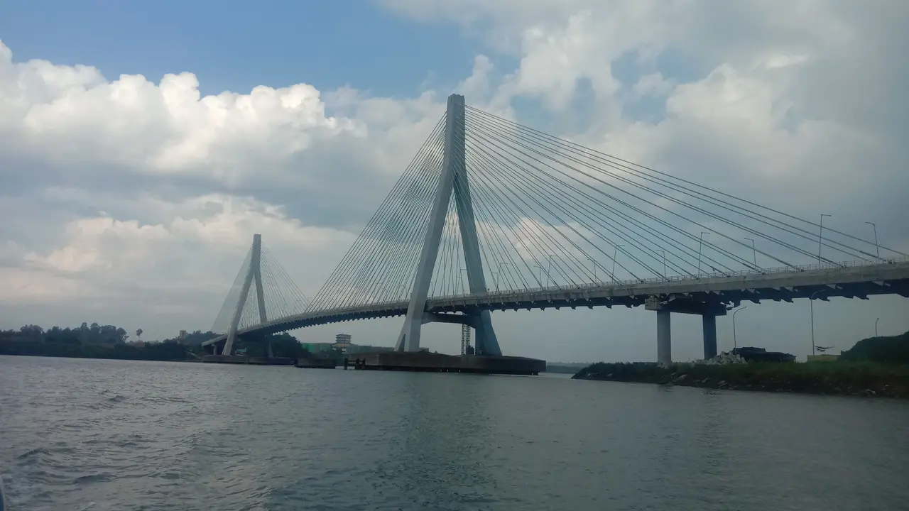 Jembatan Balang merupakan jalur penghubung bagi yang ingin mengunjungi IKN Nusantara melalui jalan akses tol menuju IKN.