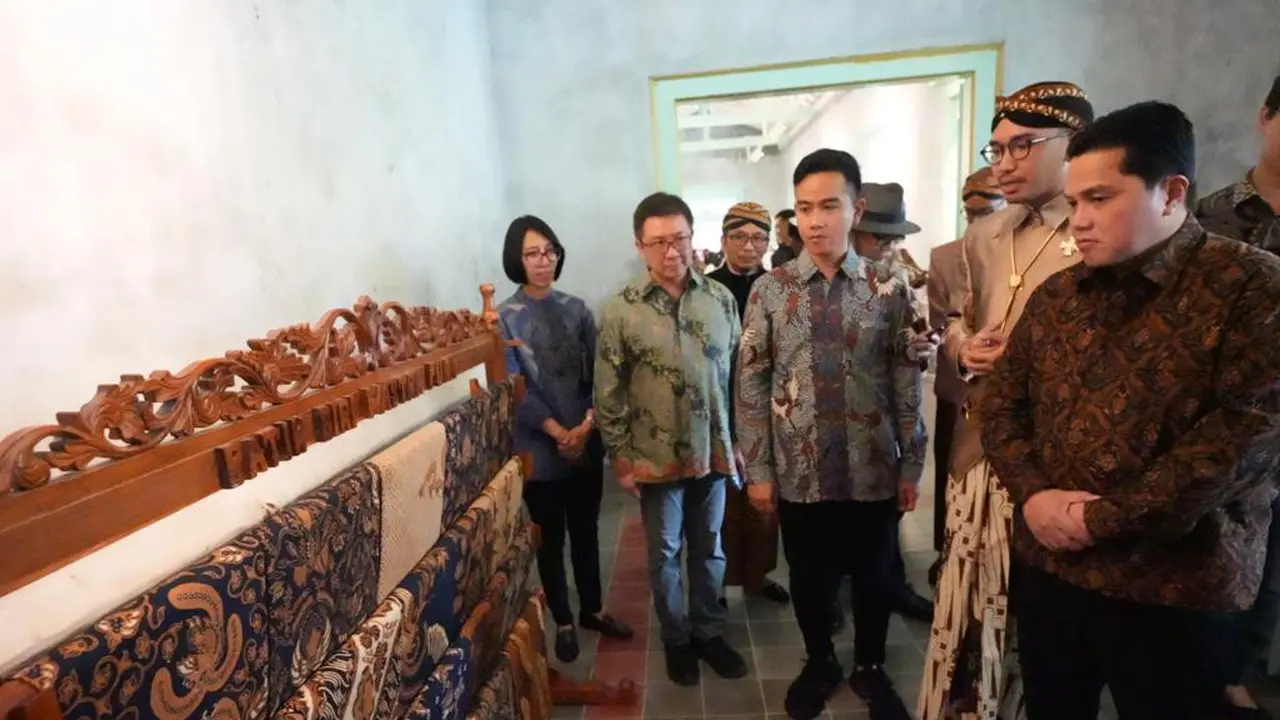 Menteri BUMN Erick Thohir menghadiri acara peresmian Taman Pracima atau Pracima Tuin di dalam komplek Pura Mangkunegaran
