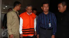 KPK menahan Bupati Bener Meriah periode 2012-2017 Ruslan Abdul Gani setelah diperiksa sebagai tersangka kasus dugaan korupsi proyek pembangunan dermaga Sabang 2011 yang dibiayai APBN, Jakarta, Rabu (16/3/2016). (Liputan6.com/Helmi Afandi)