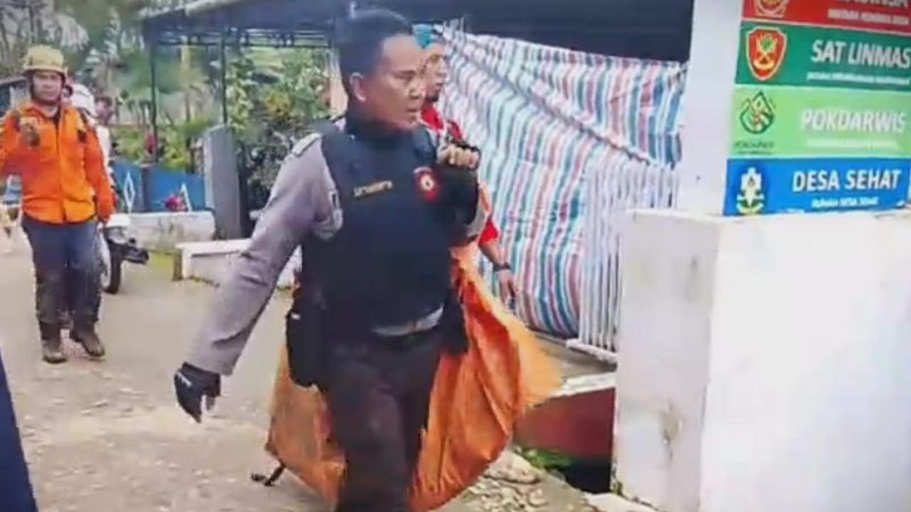 Tim SAR Temukan Satu Jenazah Korban Kecelakaan Pesawat ATR 42-500 di Maros