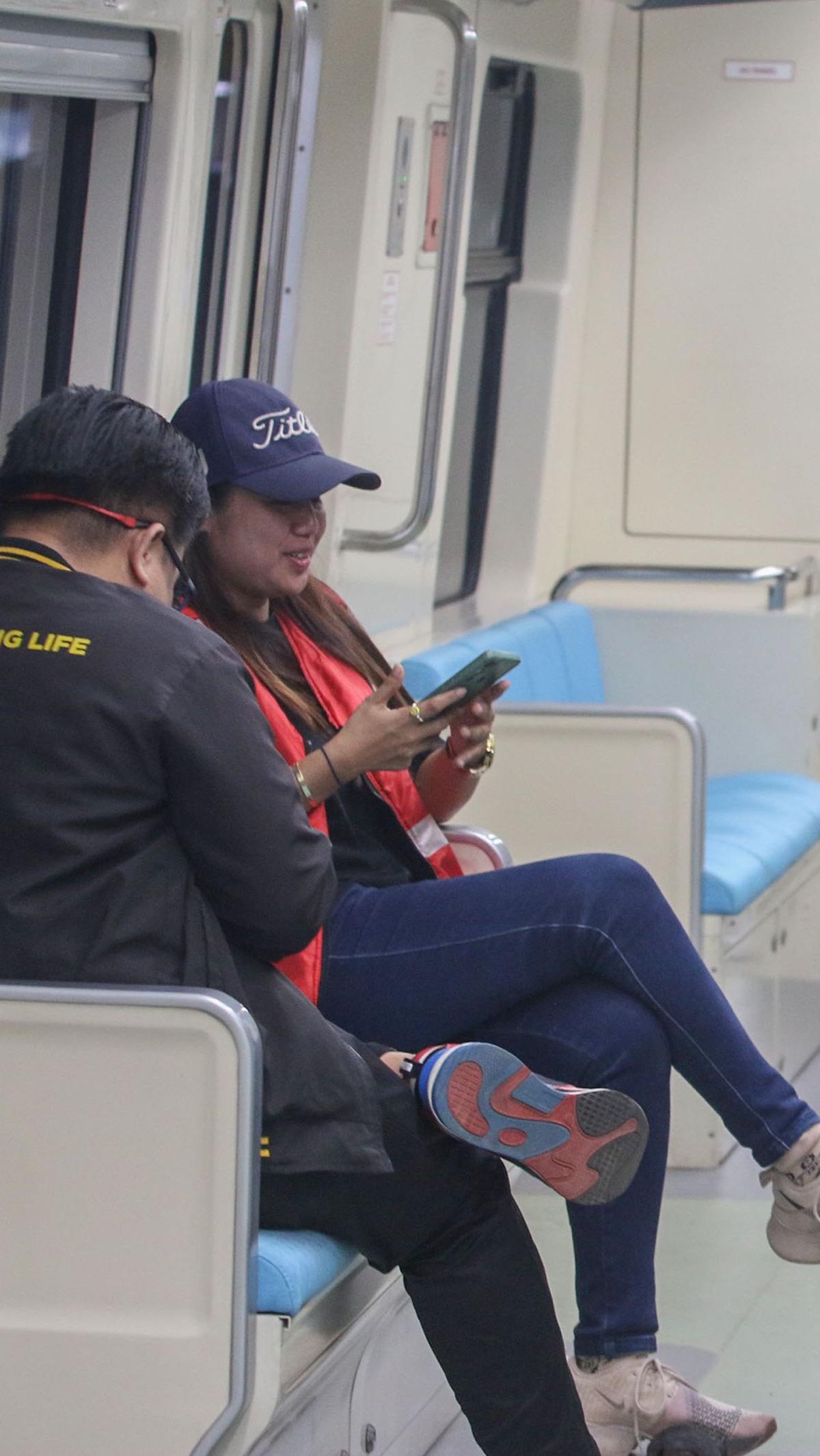 Agar memberikan kenyamanan terhadap penumpang, LRT Jabodebek selalu mengutamakan kebersihan gerbong melalui perawatan yang dilakukan berkala.