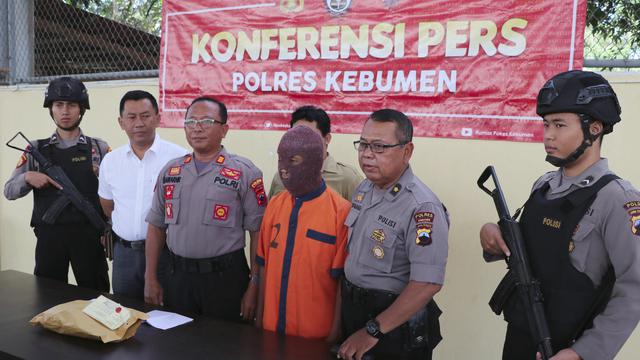 Konferensi pers pengungkapan kasus guru muridnya, di Kebumen, Jawa Tengah. (Foto: Liputan6.com/Polres Kebumen/Muhamad Ridlo)