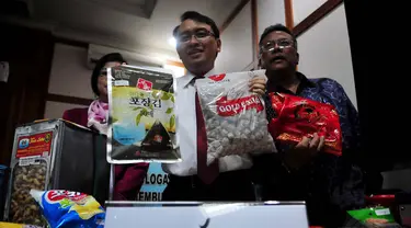 Badan Pengawas Obat dan Makanan menggelar jumpa pers terkait penemuan 2.939 item atau 72.814 kemasan pangan Tanpa Izin Edar di Jakarta, Senin (22/12/2014). (Liputan6.com/Johan Tallo)