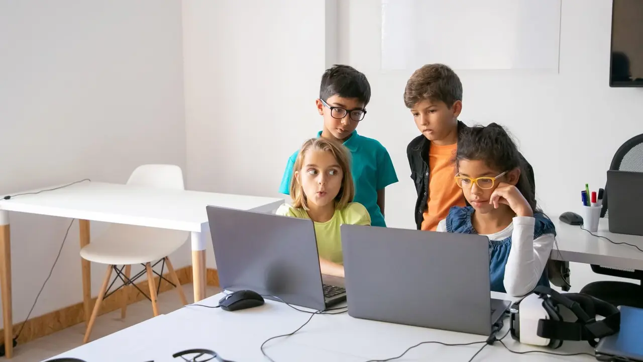 12 Cara Membangun Inisiatif pada Anak agar Lebih Mandiri (photo by freepik.com)
