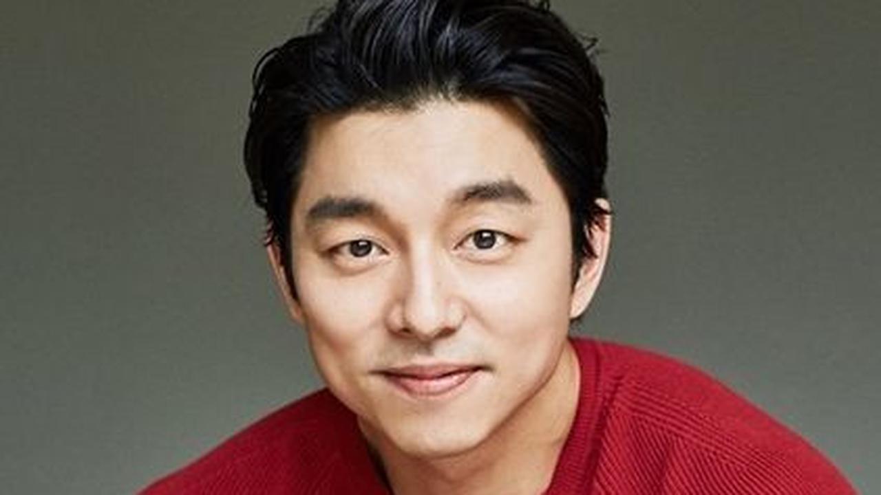 Meskipun pernah dirumorkan berkencan dengan beberapa aktris terkenal, seperti Im Soo Jung, Yoon Eun Hye, dan Kim Go Eun, semuanya dibantah oleh agensinya. Bahkan, pada November 2021, Gong Yoo dirumorkan berkencan dengan Taylor Swift, yang juga langsung di
