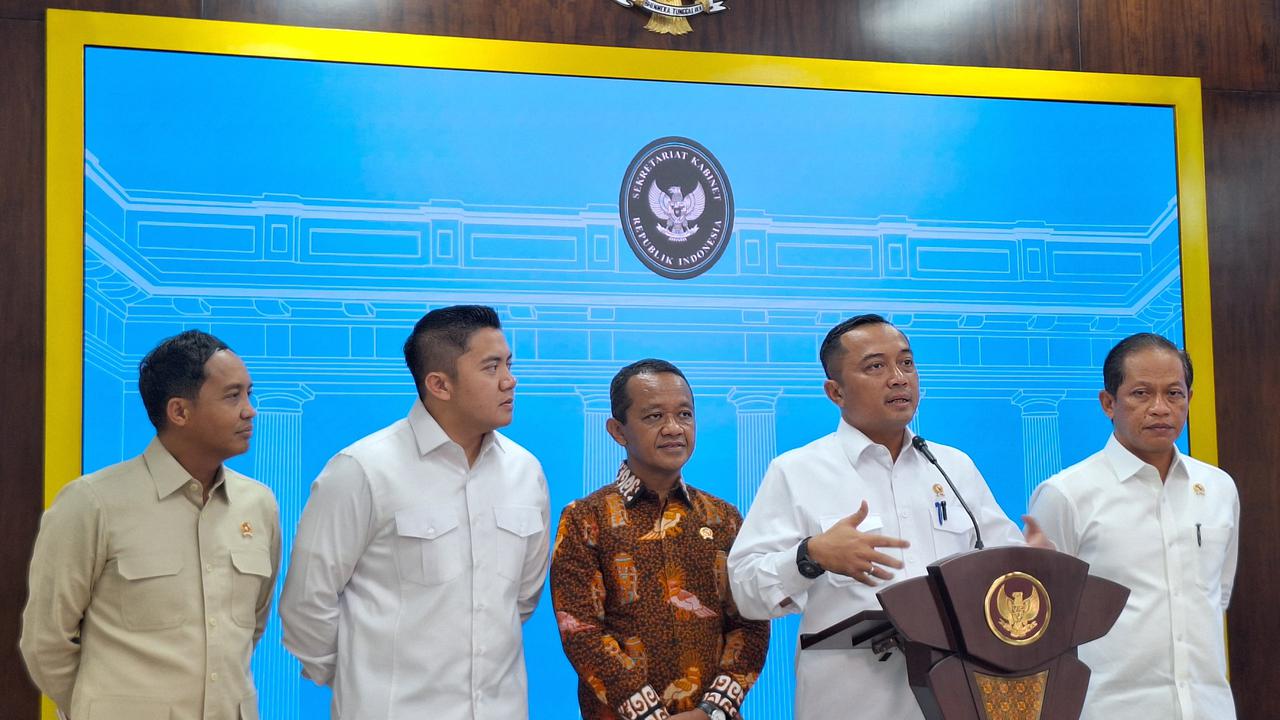 Menteri ESDM Bahlil Lahadalia, Menteri Kehutanan Raja Juli Antoni, Menteti Lingkungan Hidup Hanif Faisol Nurofiq, dan Sekretaris Kabinet Teddy Indra Wijaya Konpers pencabutan IUP Raja Ampat