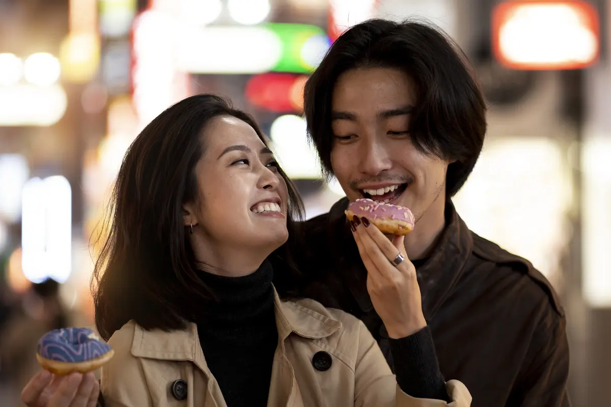 pasangan cinta kencan