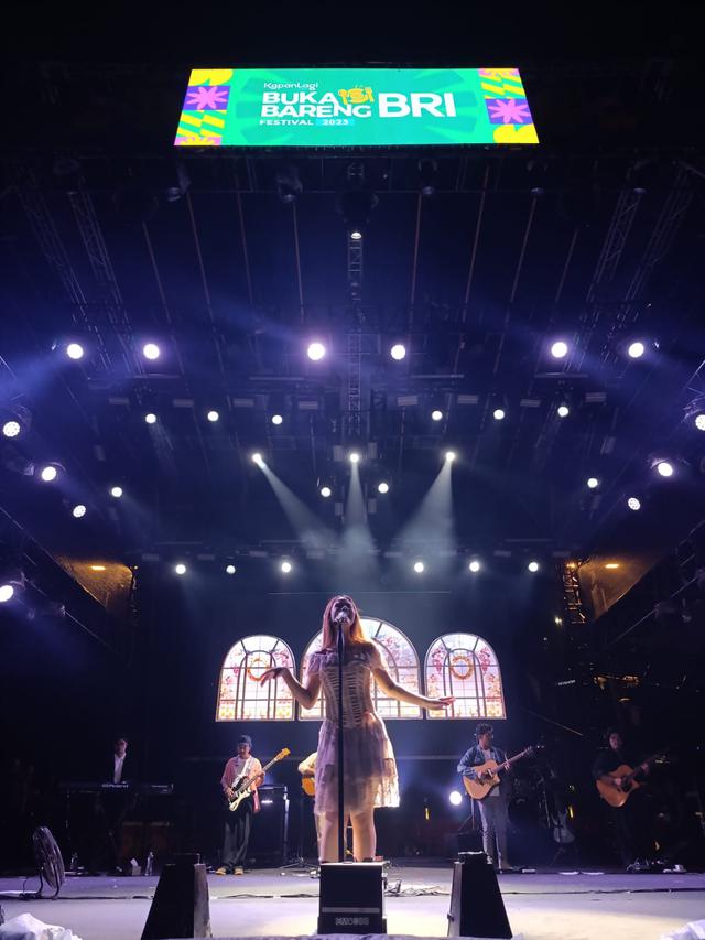 Penampilan Nadin Amizah di KapanLagi Buka Bareng BRI Festival 2025. Minggu, (16/3/25), di Plaza Parkir Timur, GBK, Jakarta. (Dicky Fadillah)