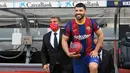 Penyerang: Sergio Aguero. Pemain berusia 33 tahun ini dikontrak Barcelona selama 2 tahun dengan klausul pembelian 100 juta euro usai dilepas gratis Manchester City. Ia juga ingin bermain bersama Lionel Messi, namun akhirnya La Pulga justru meninggalkan Barcelona. (Foto: AFP/Lluis Gene)