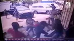 Malang betul nasib sopir mobil box sebuah minimarket di Tomohon, Sulawesi Utara. Tidak salah apa-apa, Ia malah menjadi korban pemukulan.