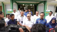 Menteri Perdagangan (Mendag) Zulkifli Hasan dan Wali Kota Bogor Bima Arya bersama-sama meresmikan dua pasar rakyat (dok: humas)