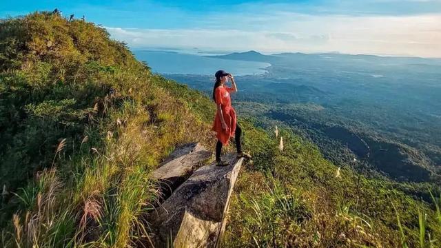 Pemandangan di Gunung Empung