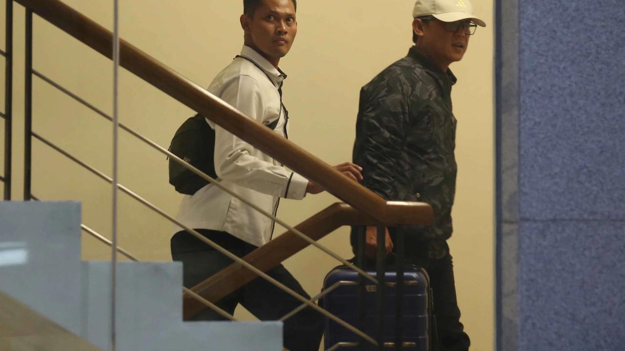 FOTO: Bupati Lampung Tengah Terjaring OTT KPK Terkait Dugaan Suap Pengesahan RAPBD
