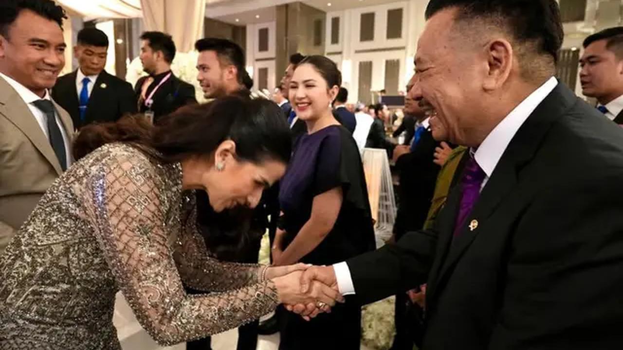 Jessica Mila saat Hadir Kondangan Anak Menteri Yusril Ihza Mahendra Bersama Mertua. [@profottohasibuan]
