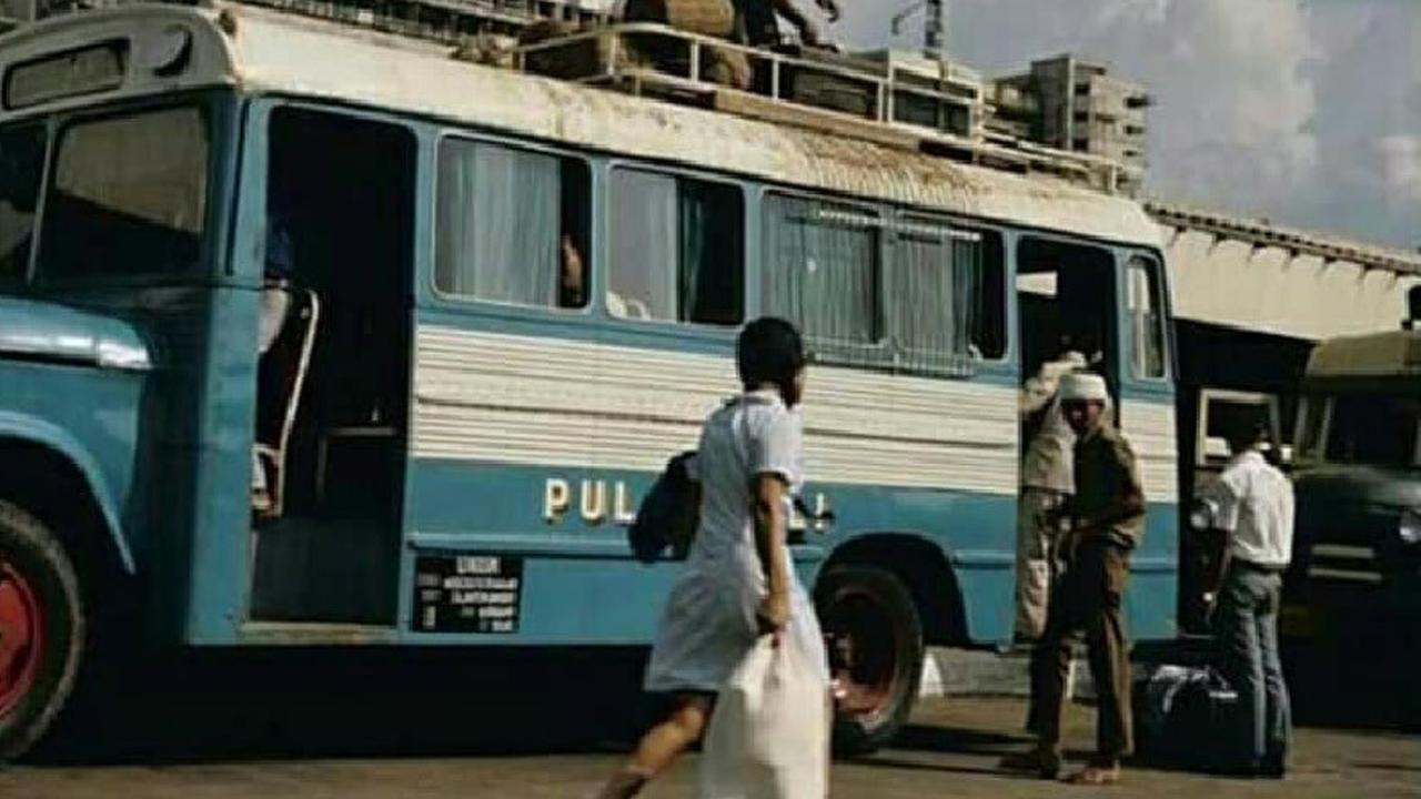 Bus di terminal Lapangan Banteng (Facebook/Mbah Rosho)