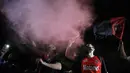 Suporter Newell's Old Boys melakukan aksi turun ke jalan di Rosario, Argentina, Kamis (27/8/2020). Dalam aksi tersebut mereka meminta klub memboyong kembali Lionel Messi. (AP Photo/Natacha Pisarenko)