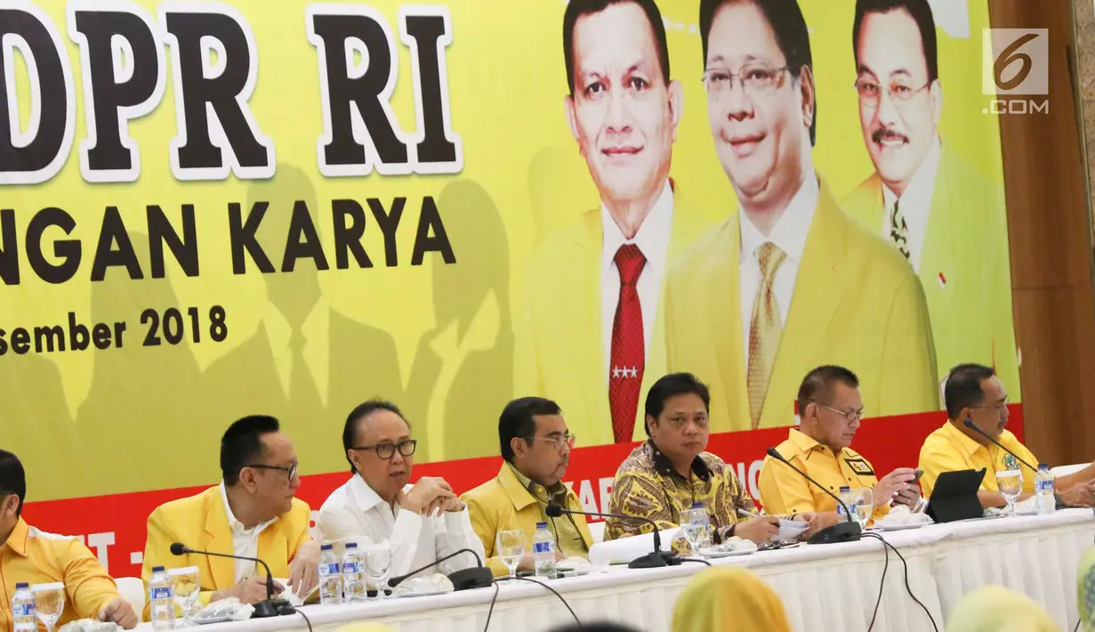 Ketua Umum Partai Golkar, Airlangga Hartarto, hadir dalam acara Pembekalan Caleg DPR RI Partai Golongan Karya di Jakarta, Rabu (19/12). Pembekalan diadakan dalam rangka persiapan menghadapi Pemilu 2019 mendatang. (Liputan6.com/Immanuel Antonius)