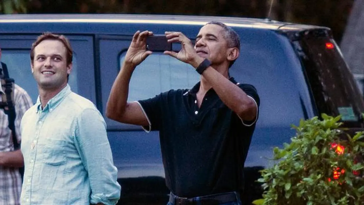 [Bintang] Djarot Jemput Obama Usai Salat Jumat di Halim Perdanakusuma