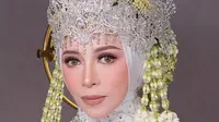 Potret Melly Goeslaw Pakai Siger Sunda di Wedding Anniversary 30 Tahun