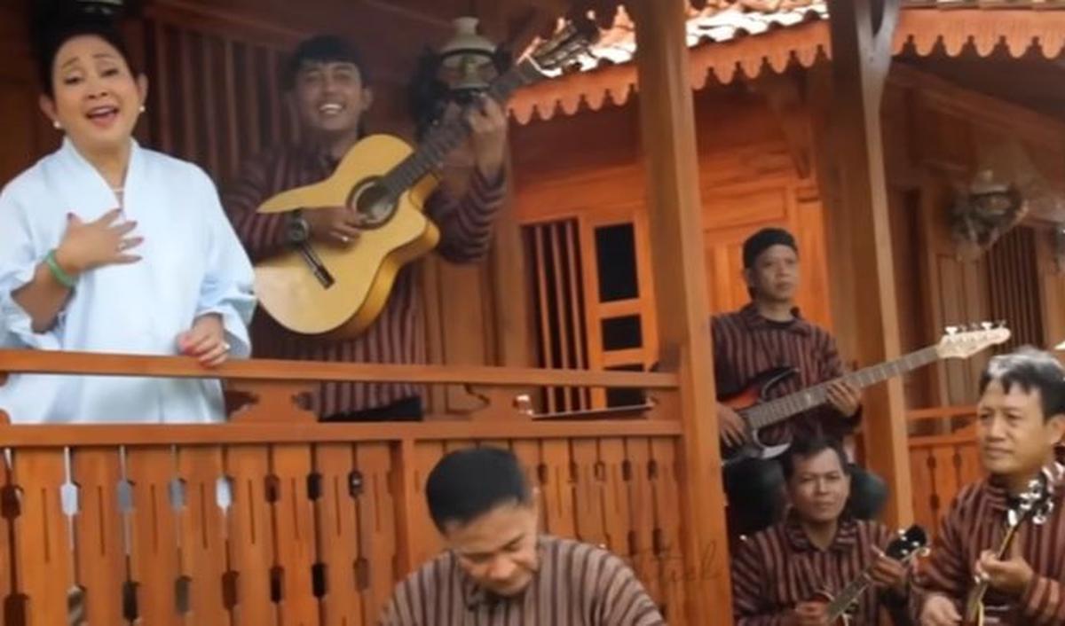 Lagu 'Angel' merupakan ciptaan Cak Blankon yang kemudian diaransemen oleh Denny Caknan.