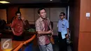 Mantan Dirtipideksus)Mabes Polri Brigjen (Purn) Victor Simanjuntak usai rapat dengan Pansus Pelindo II di Jakarta, Rabu (21/10). Rapat itu membahas penanganan kasus dugaan korupsi Pelindo II. (Liputan6.com/Johan Tallo)