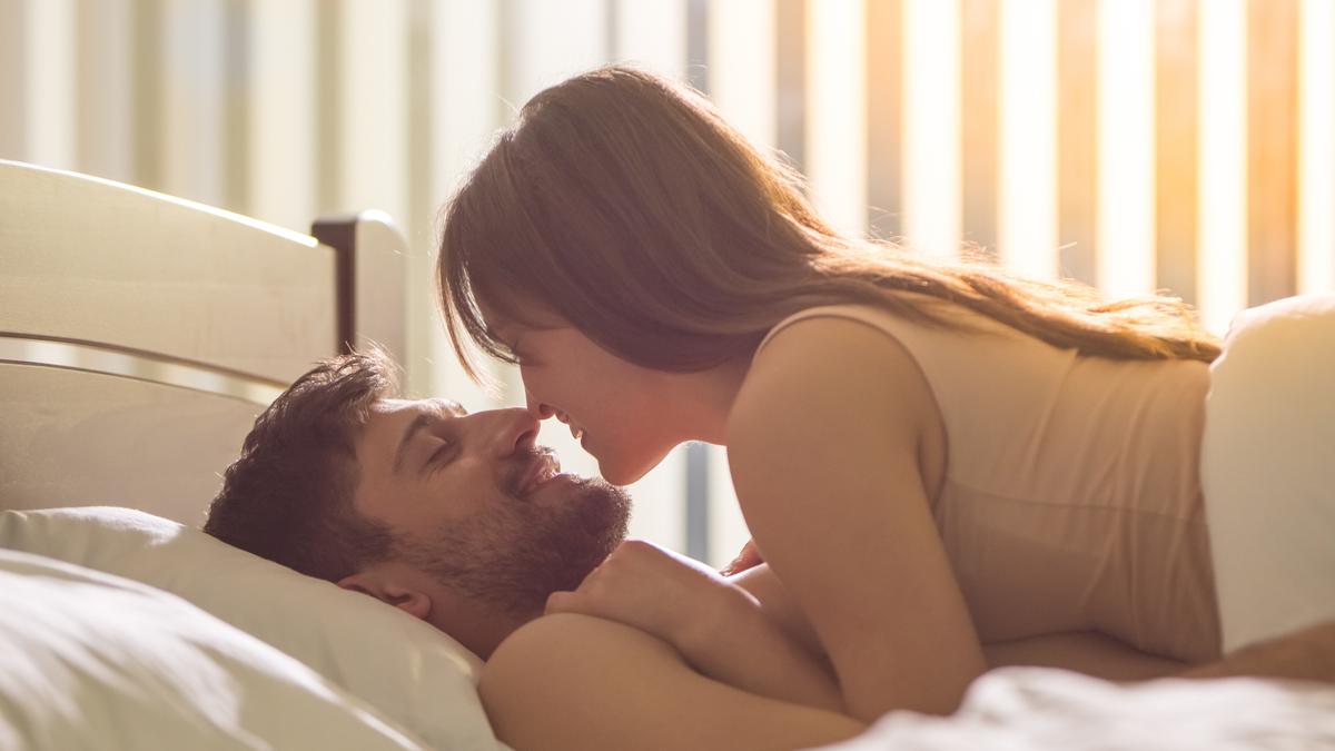 5 Tips Seks Posisi 'Woman On Top' Agar Tak Mudah Lelah - Health Fimela.com