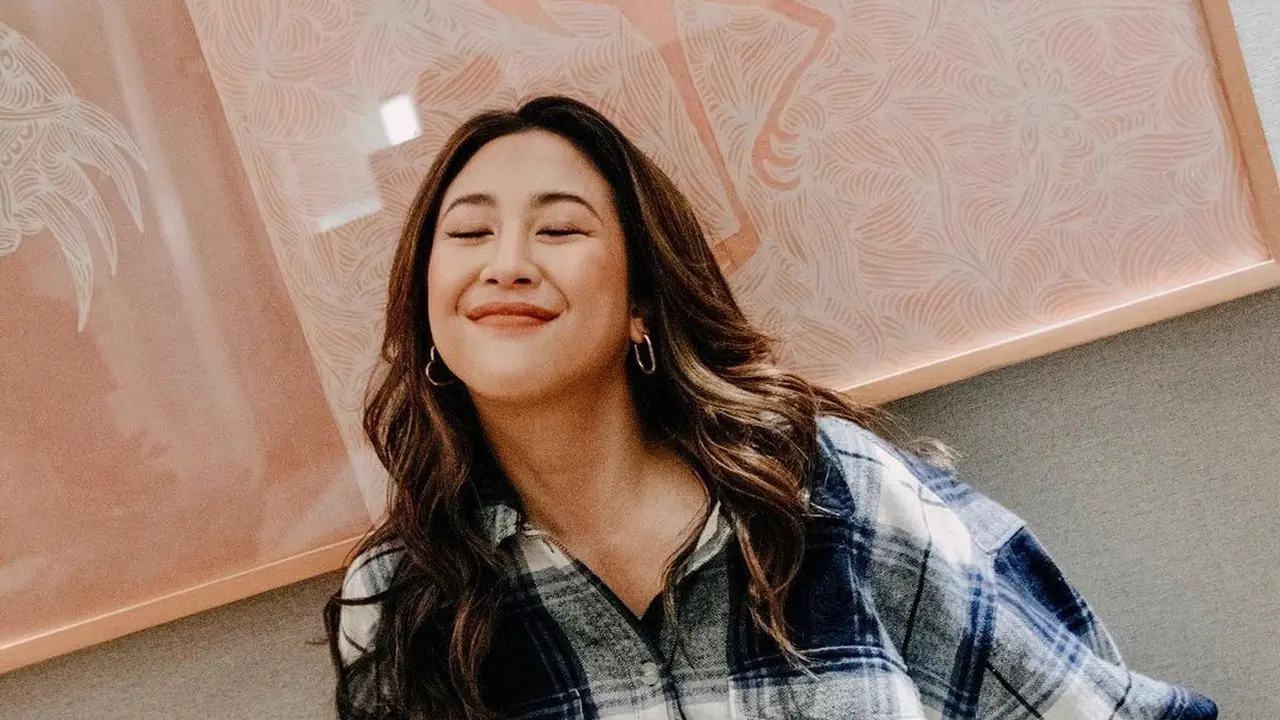 Sherina Munaf dengan rambut panjang (Instagram/sherinamunaf)