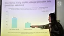 CEO SMRC Djayadi Hanan memaparkan grafik hasil survei nasional Tren Elektabilitas Capres, Jakarta, (7/10). Survei menyatakan Jokowi-Ma'ruf 60,4 persen mengungguli Prabowo-Sandi dengan 29,8 persen, 9,8 persen tidak menjawab. (Merdeka.com/Iqbal S Nugroho)