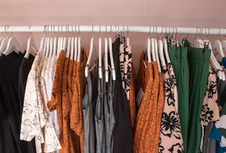 Capsule Wardobe merupakan langkah memulai gaya hidup fashion yang ramah lingkungan dan berkelanjutan. (Foto: unsplash.com/socialcut).