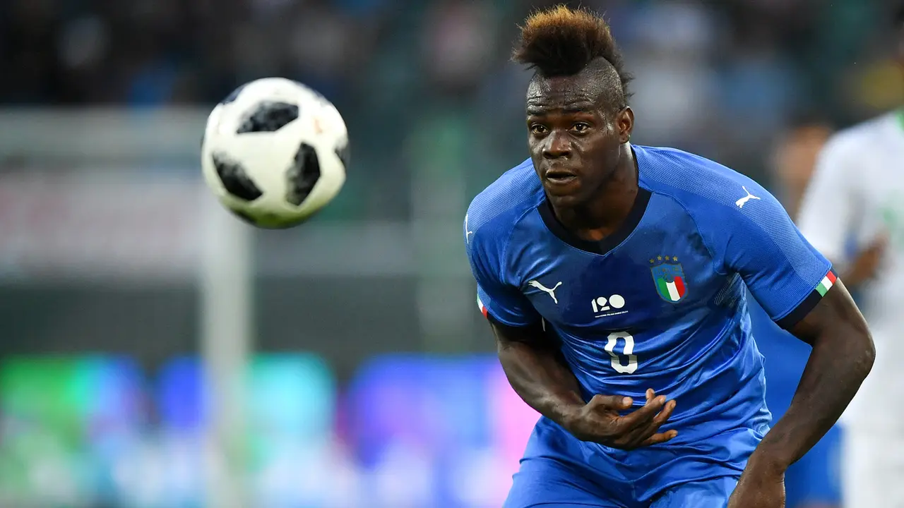 Foto: Dipanggil Kembali ke Timnas Italia, Mario Balotelli Bakal Reuni dengan Roberto Mancini saat di Gli Azzurri dan Man City