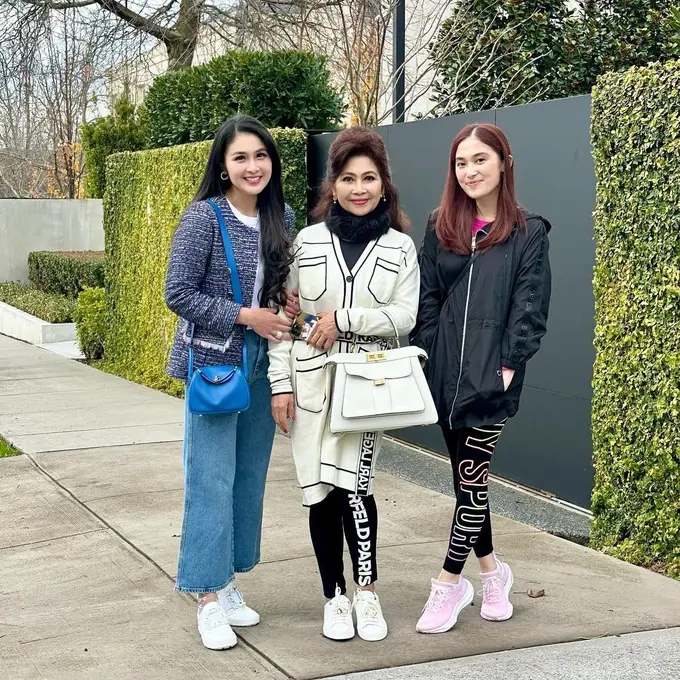 [Fimela] Keluarga Sandra Dewi