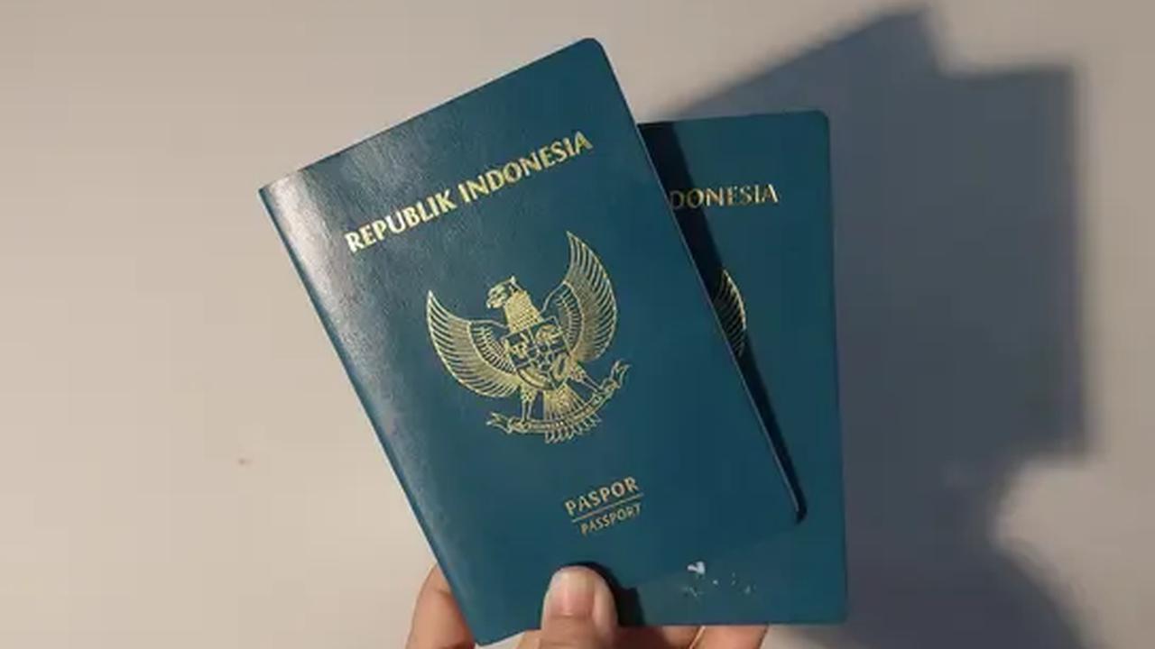 Direktorat Jenderal Imigrasi juga membenarkan ketiganya dicegah ke luar negeri. Permintaan pencegahan dilakukan oleh KPK.