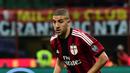 9. Adel Taarabt - Pemain yang masuk kategori flamboyan di lapangan. Meski tak ammpu mencapai penampilan puncak, namun urusan skill dan Nutmeg, ia salah satu yang terbaik. (AFP/Giuseppe Cacace)