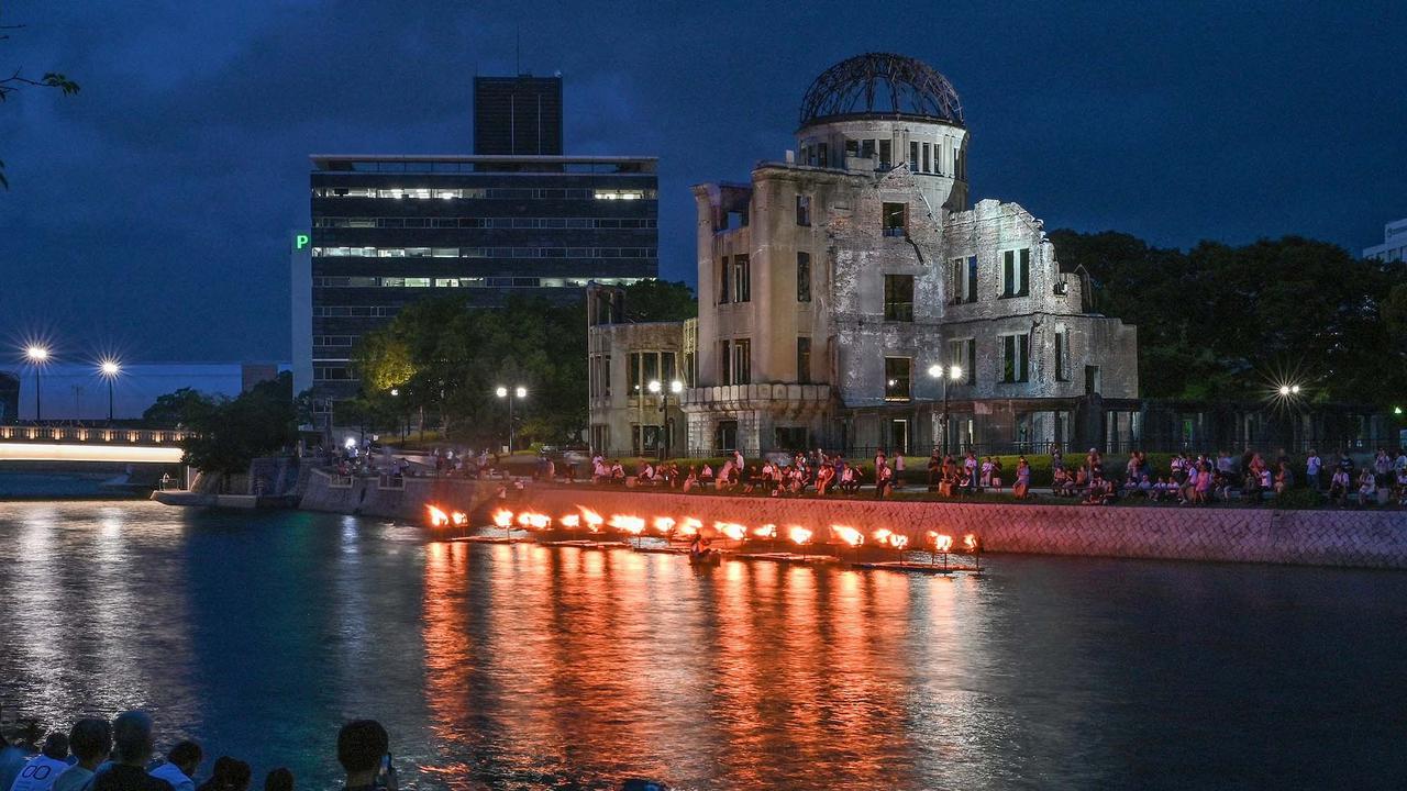 FOTO: 80 Tahun Tragedi Hiroshima, Api Unggun Menyala untuk Perdamaian