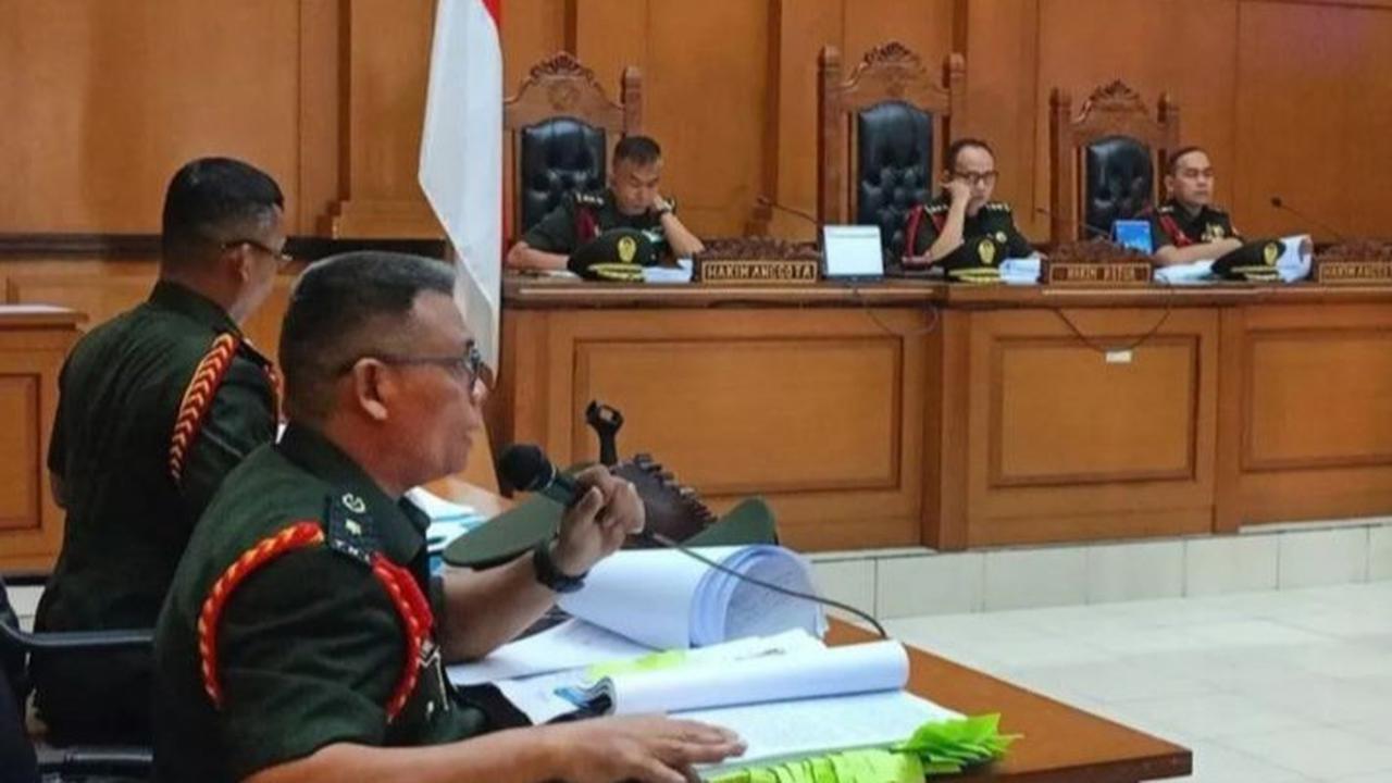 VIDEO: Momen Hakim Militer Emosi Tanya TNI Terdakwa Penembakan Bos Rental di Awal Sidang Tuntutan
