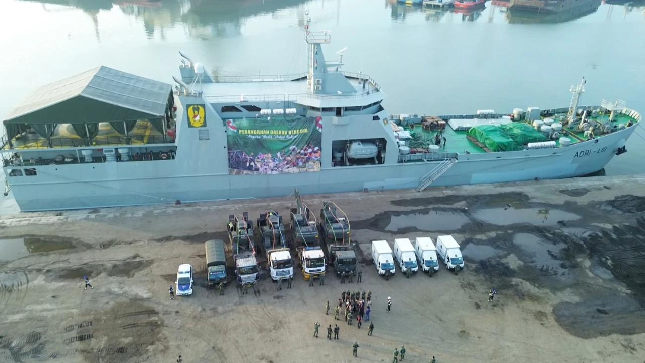 FOTO: Kapal ADRI LIII Bawa Bantuan Almatzi Tiba di Pelabuhan Belawan