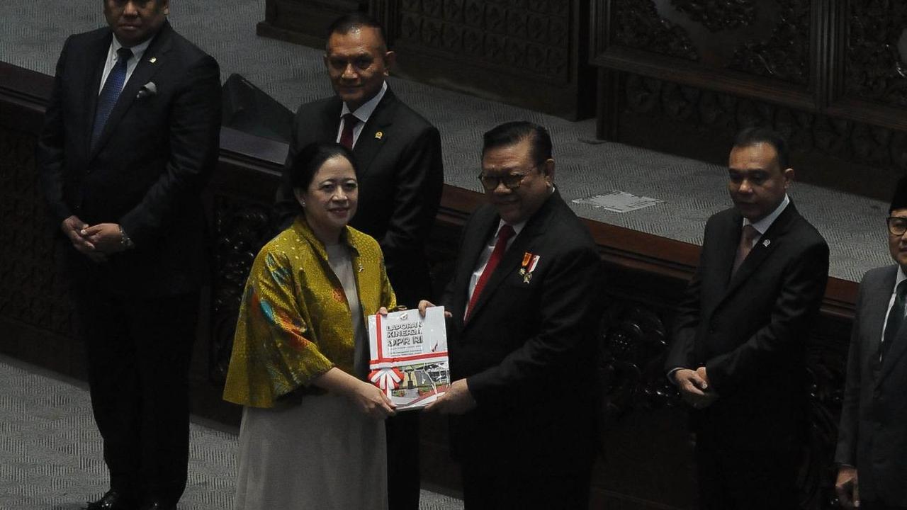 FOTO: Rapat Paripurna Rayakan HUT ke-78 DPR RI, Puan Maharani Tampil Berbatik Kuning Emas
