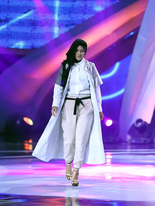 Kepopulerannya Rizma, yang terus meningkat, hingga mendapatkan sejumlah tawaran endorse. Meski banyak tawaran iklan, Rizma tetap tidak meninggalkan profesi gurunya. (Nurwahyunan/Bintang.com)