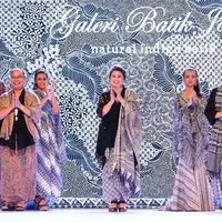 Harmoni Biru Alam, Cerita di Balik Galeri Batik Jawa Indigo